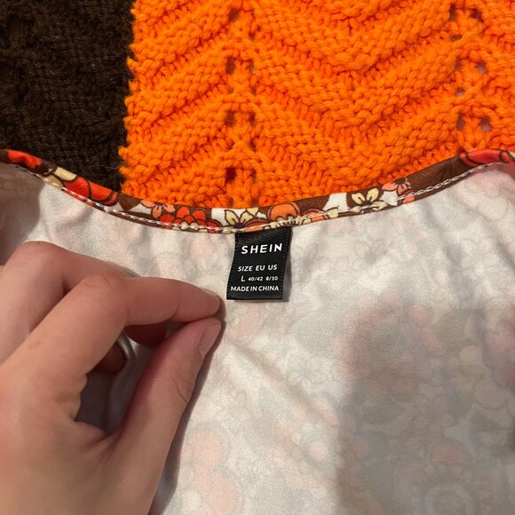 Plunge 70s style orange floral print MOD style sleeveless crop top! - Picture 12 of 13